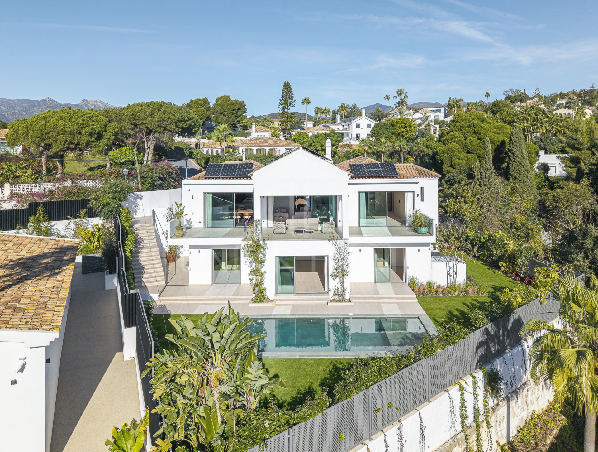 Fully Renovated Luxury Villa with Sea Views - El Rosario, Marbella