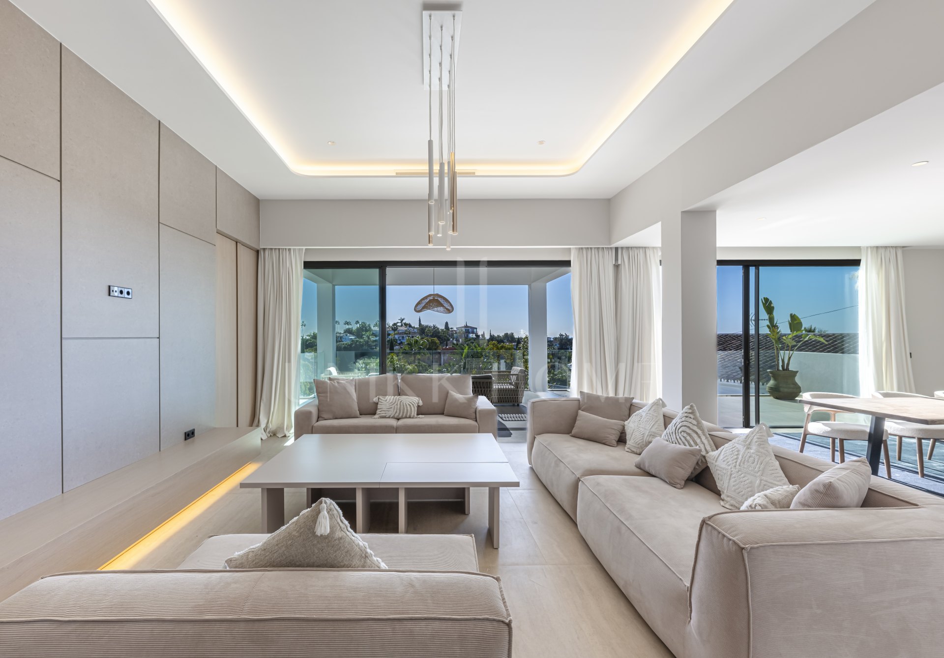 Fully Renovated Luxury Villa with Sea Views - El Rosario, Marbella