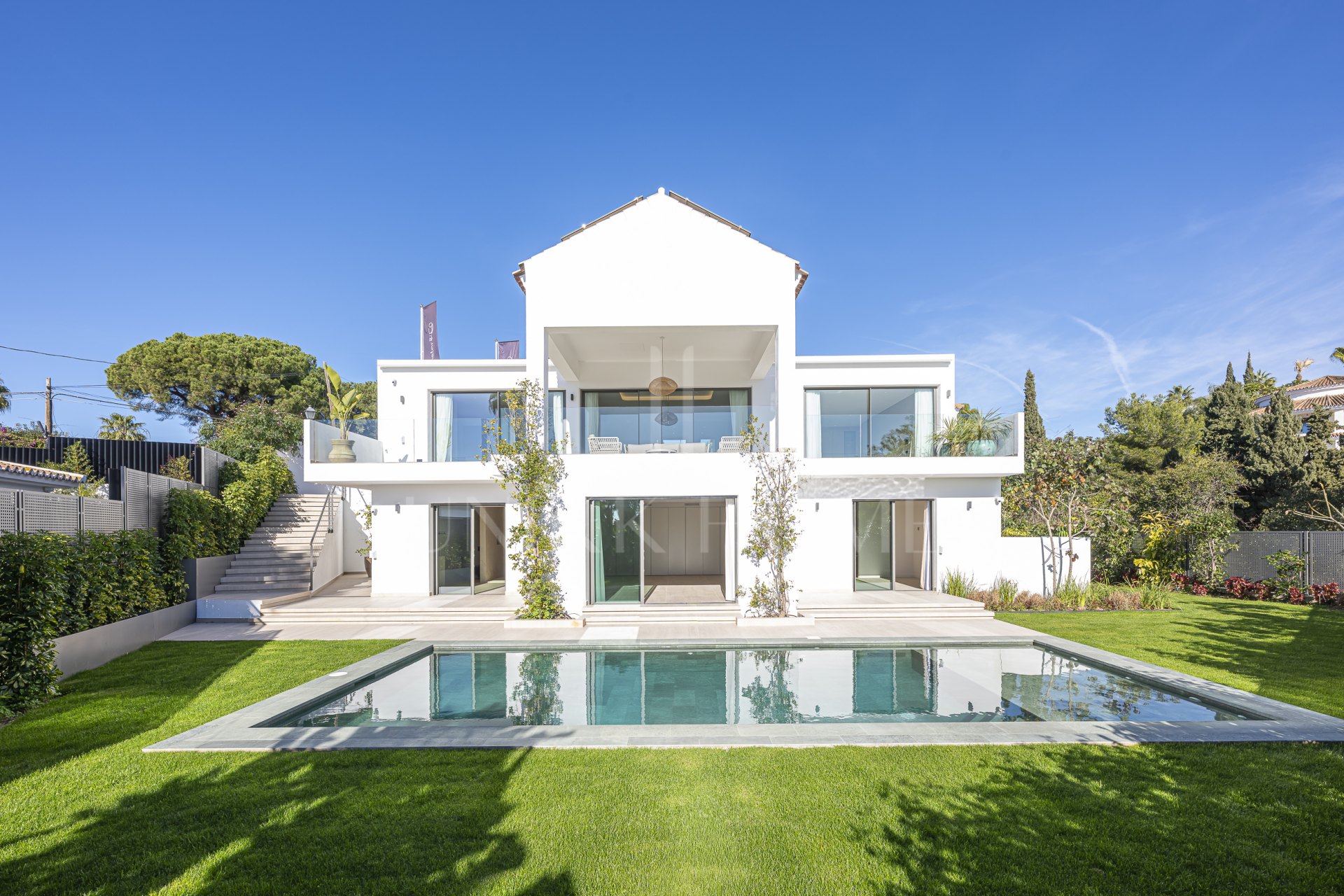 Fully Renovated Luxury Villa with Sea Views - El Rosario, Marbella