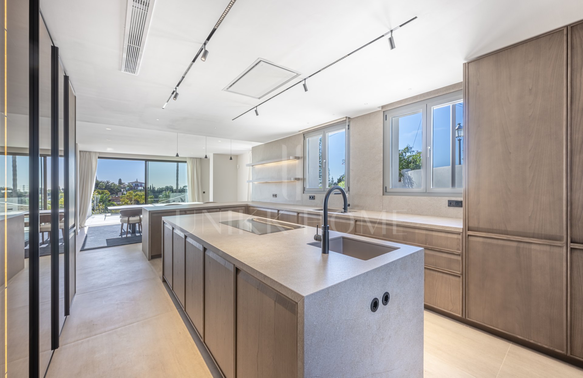 Fully Renovated Luxury Villa with Sea Views - El Rosario, Marbella