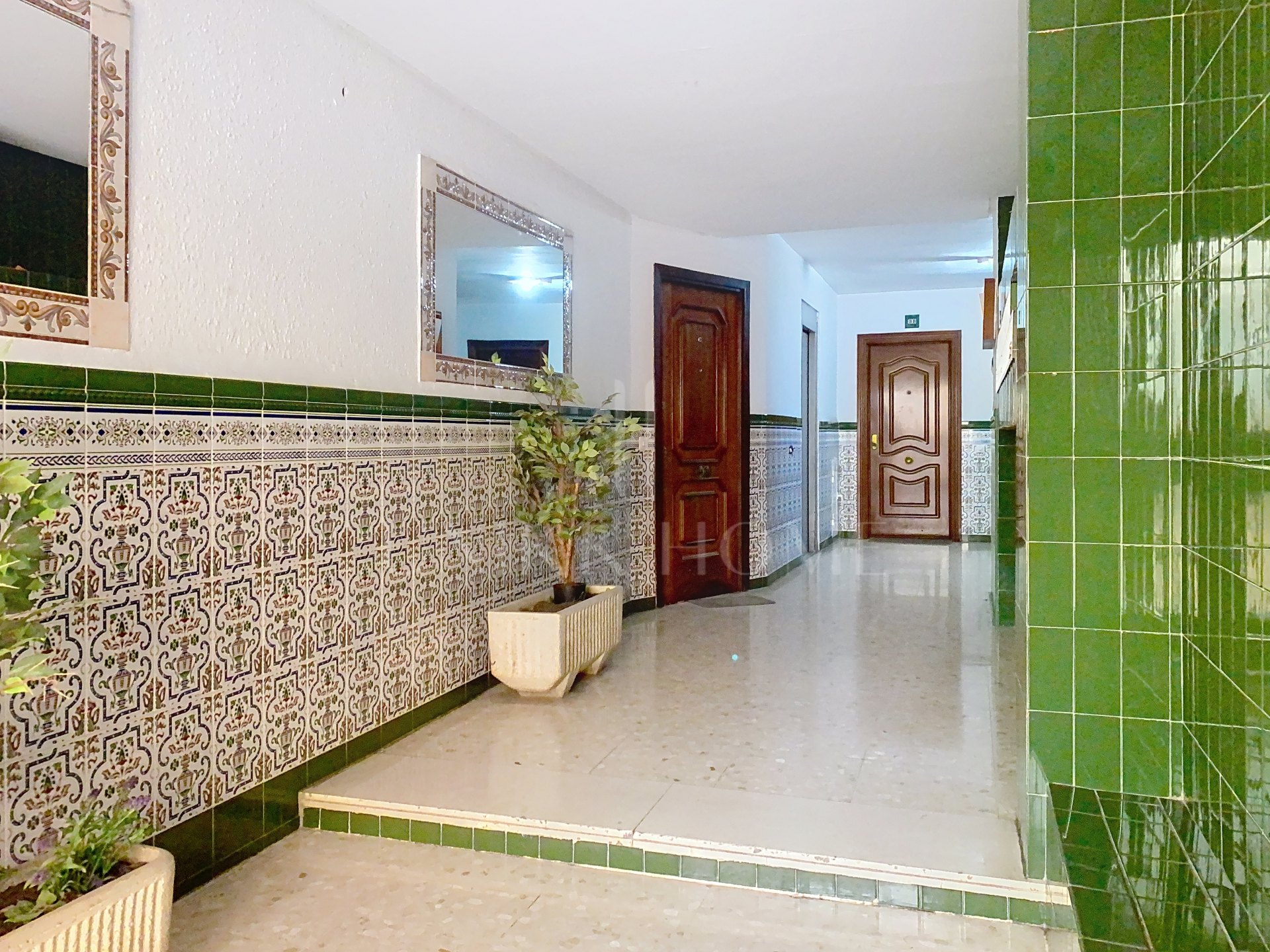 3-bedroom apartment on Avda Andalucia - potential near the beach and amenities - Estepona Centro