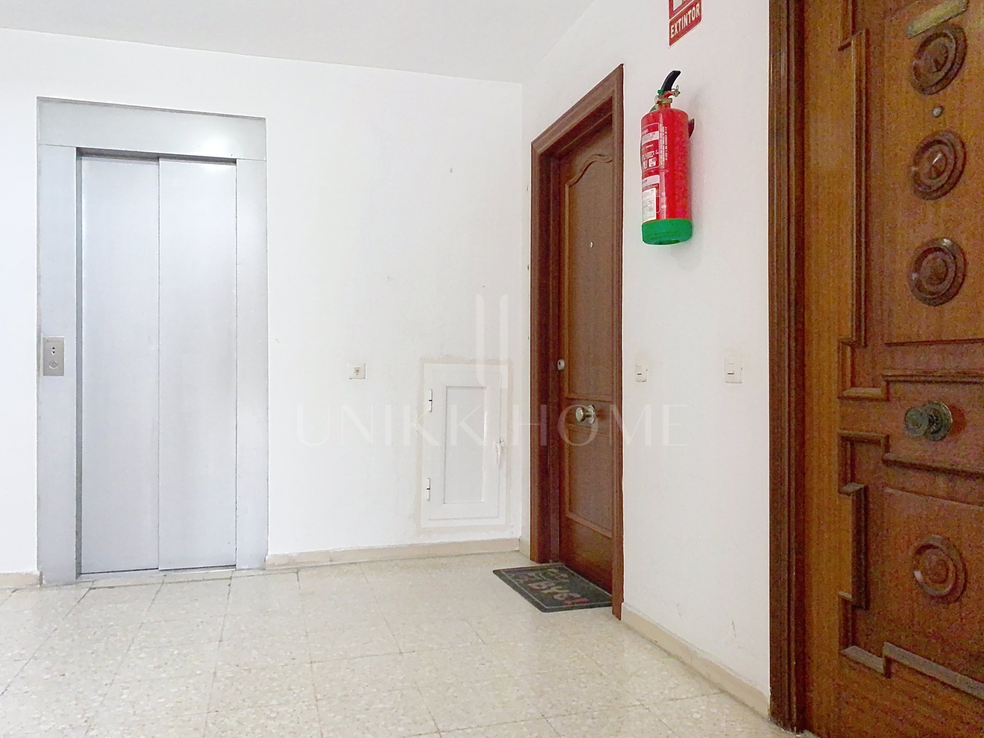 3-bedroom apartment on Avda Andalucia - potential near the beach and amenities - Estepona Centro