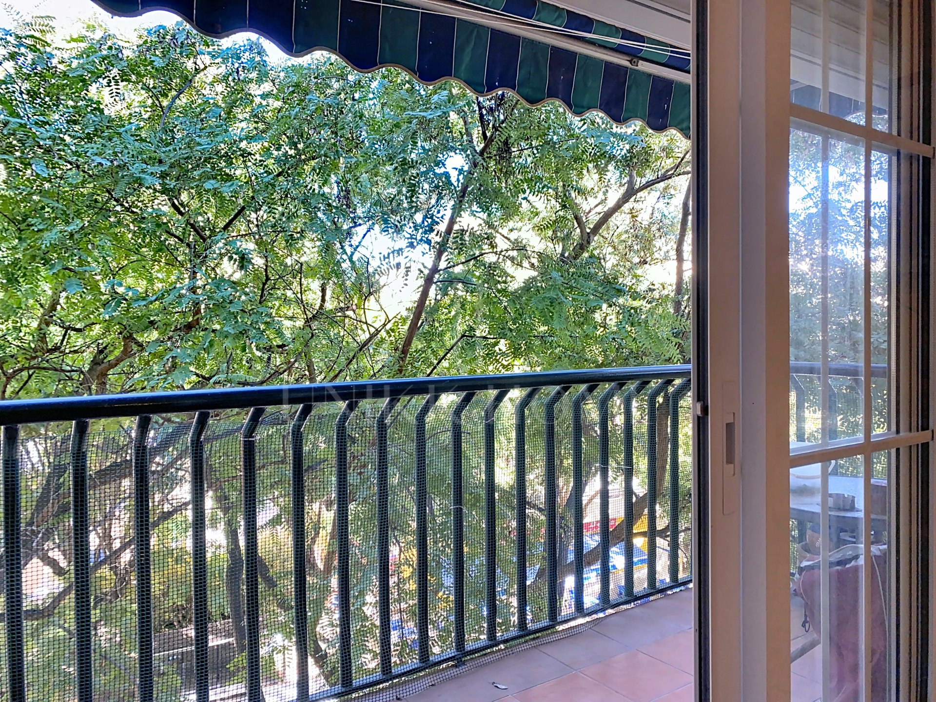 3-bedroom apartment on Avda Andalucia - potential near the beach and amenities - Estepona Centro