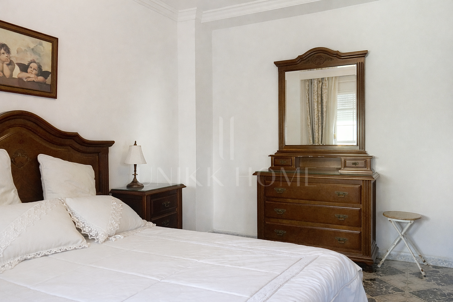 3-bedroom apartment on Avda Andalucia - potential near the beach and amenities - Estepona Centro
