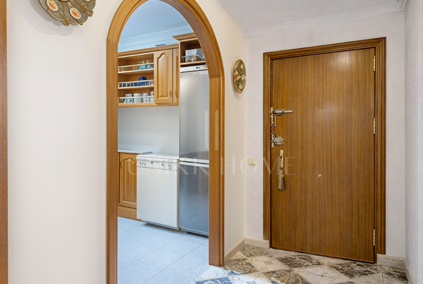 3-bedroom apartment on Avda Andalucia - potential near the beach and amenities - Estepona Centro
