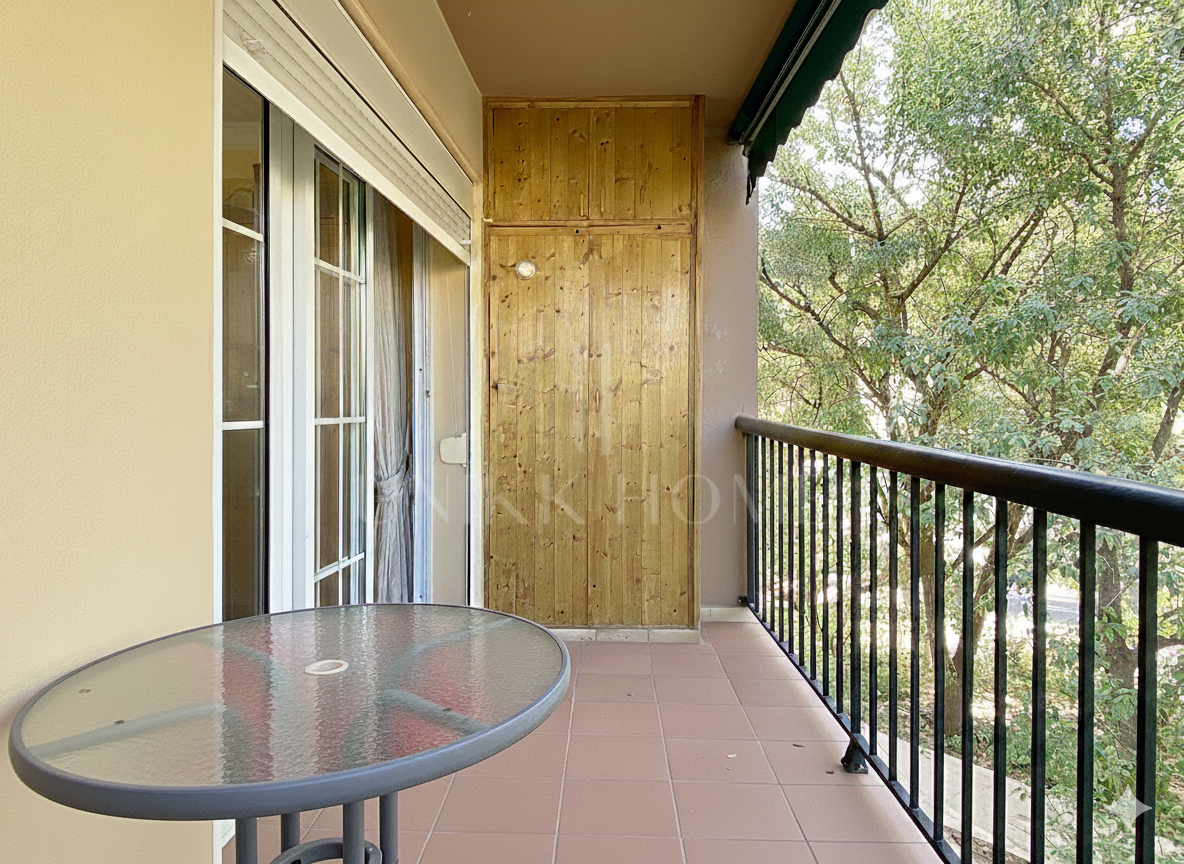 3-bedroom apartment on Avda Andalucia - potential near the beach and amenities - Estepona Centro