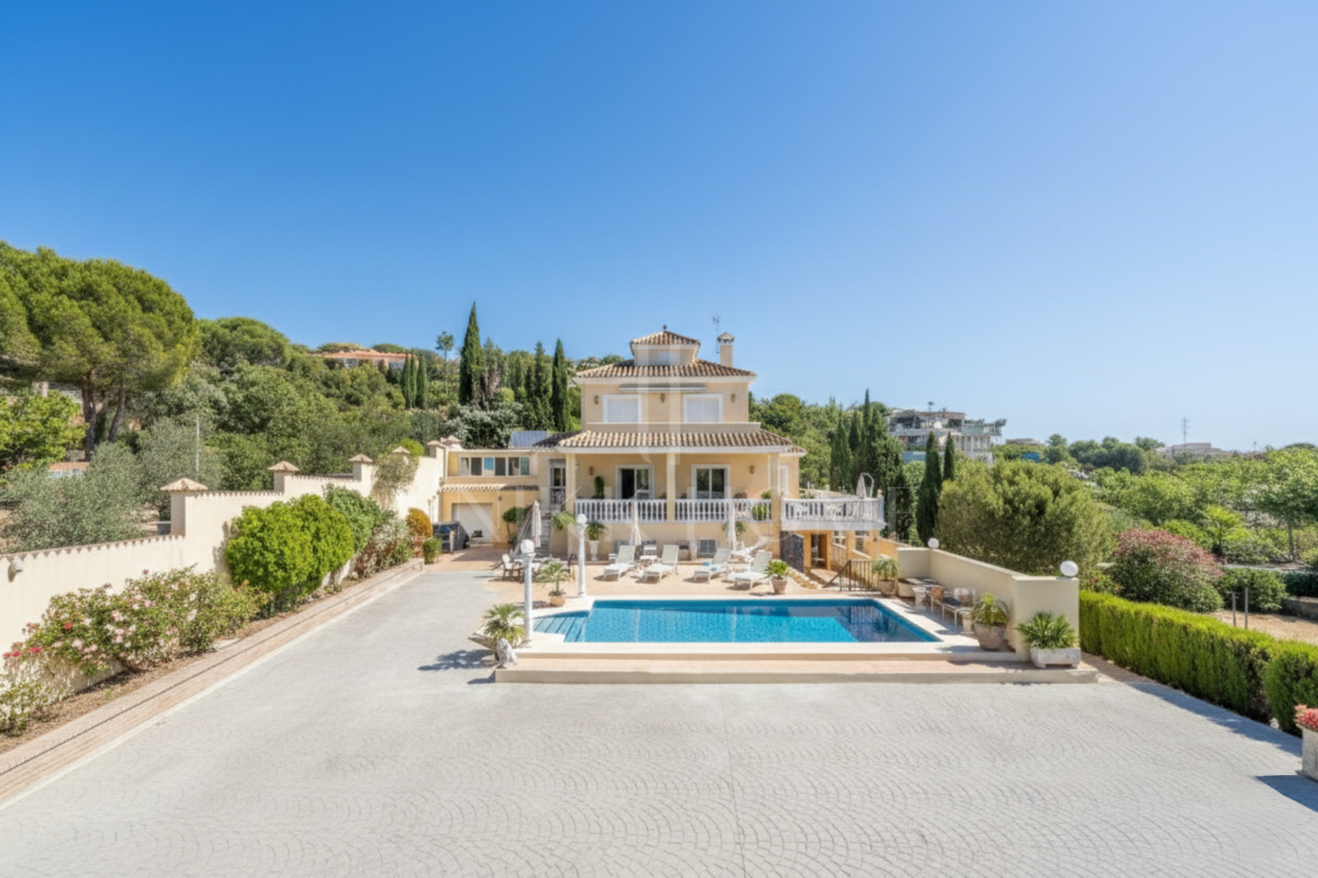 Panoramic Sea View Estate with Tourist License and Income Potential - near Sierra Bermeja, Estepona