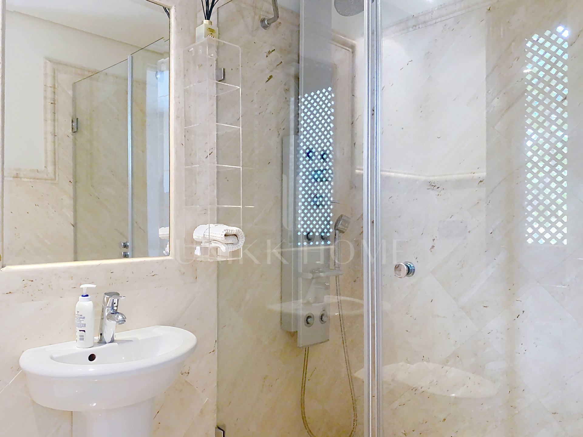 Exclusive high-end apartment with direct sea views on the beachfront - Doncella Beach, Estepona