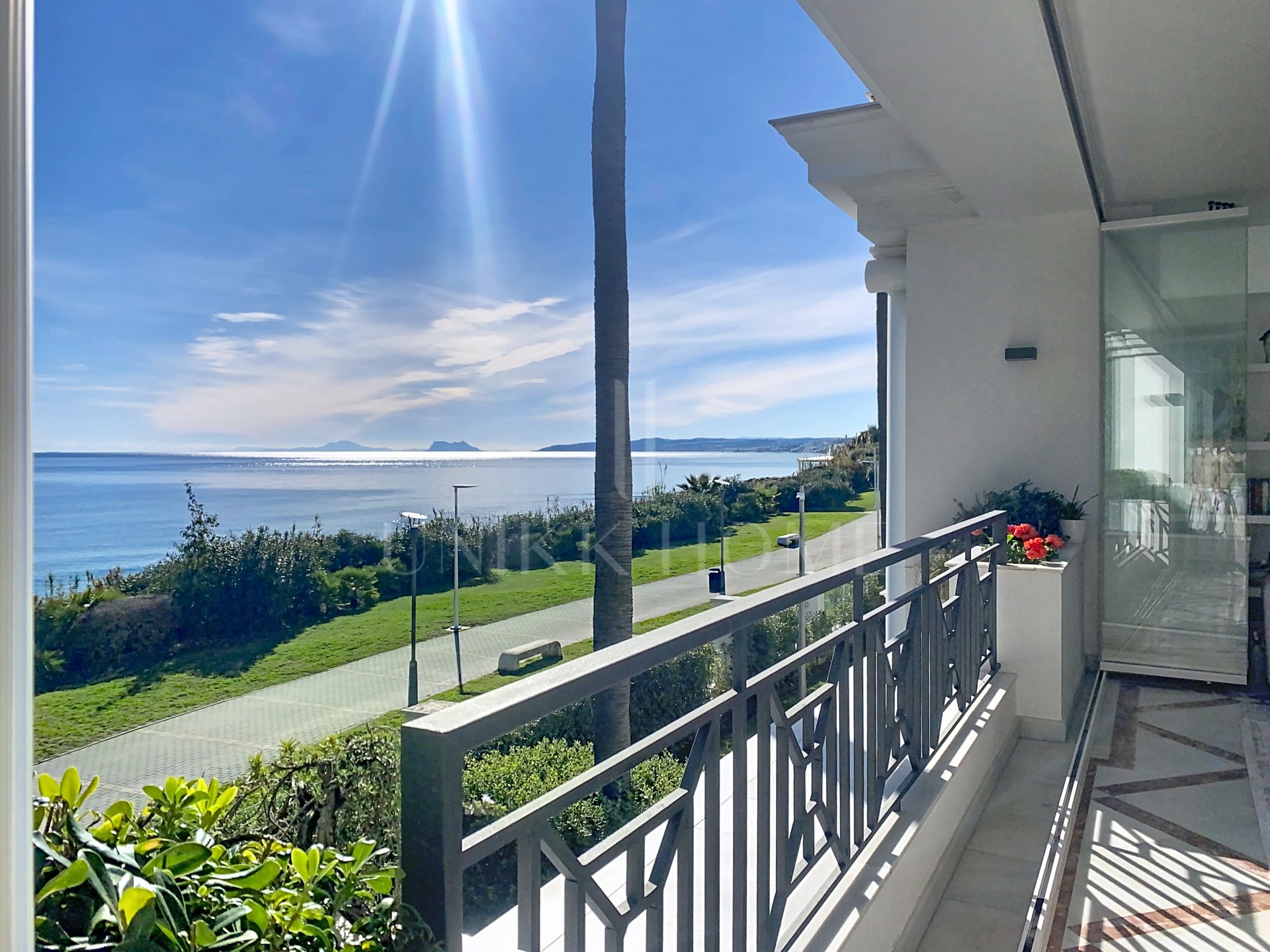 Exclusive high-end apartment with direct sea views on the beachfront - Doncella Beach, Estepona