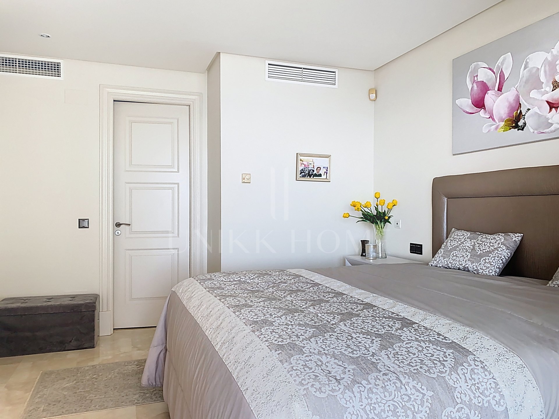 Exclusive high-end apartment with direct sea views on the beachfront - Doncella Beach, Estepona