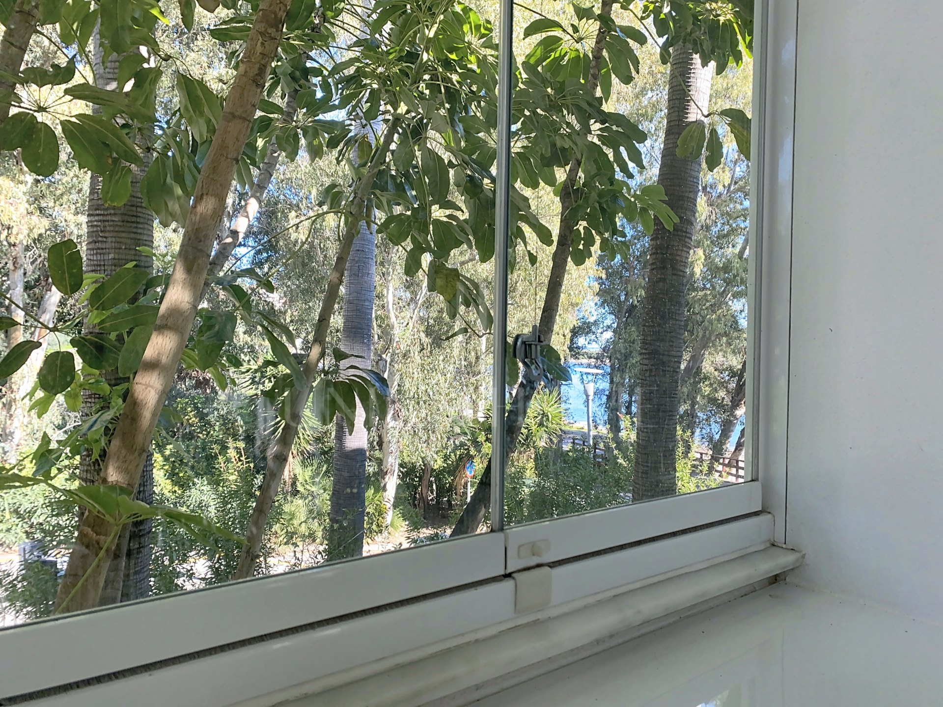 Exclusive high-end apartment with direct sea views on the beachfront - Doncella Beach, Estepona