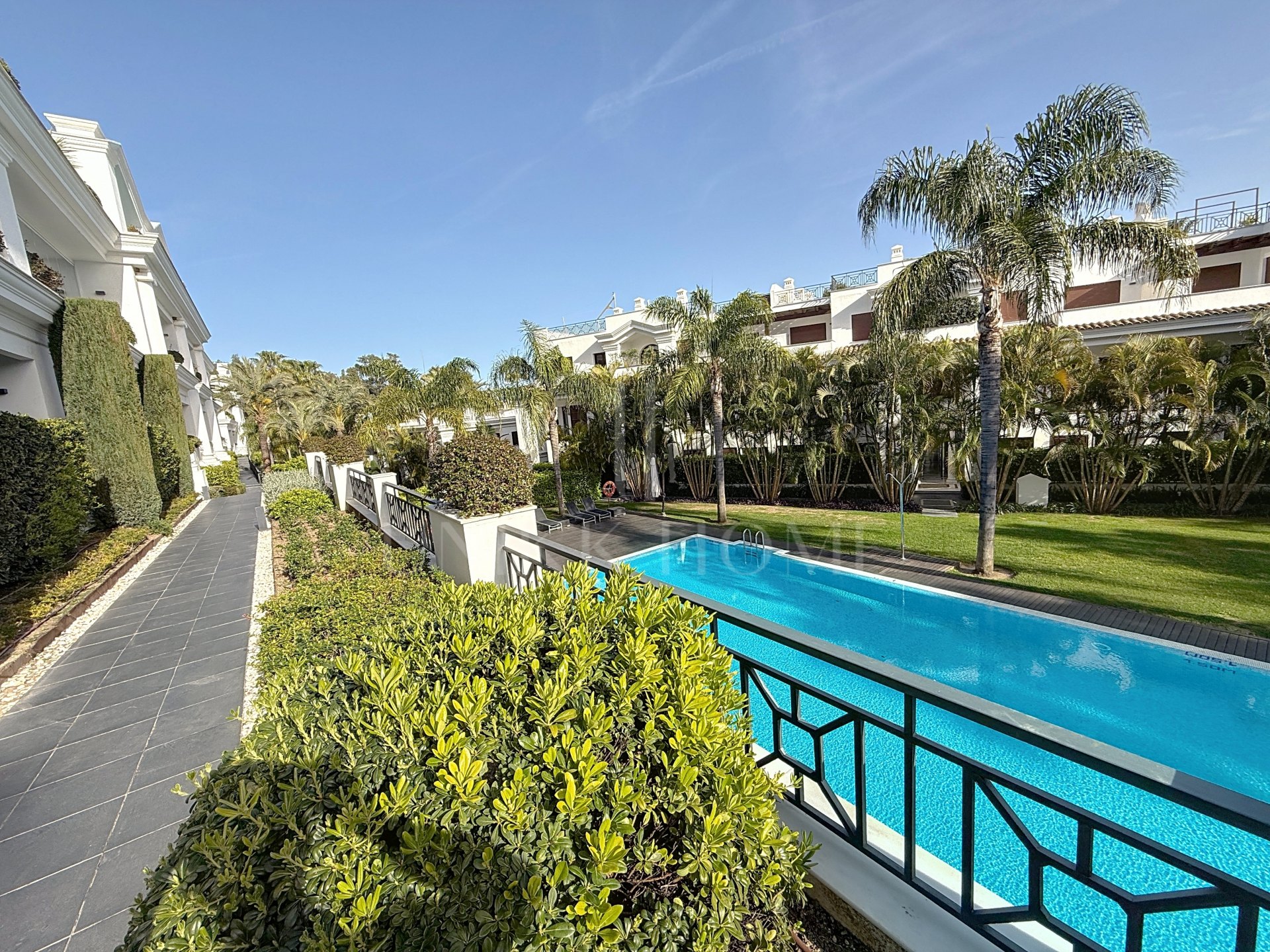Exclusive high-end apartment with direct sea views on the beachfront - Doncella Beach, Estepona