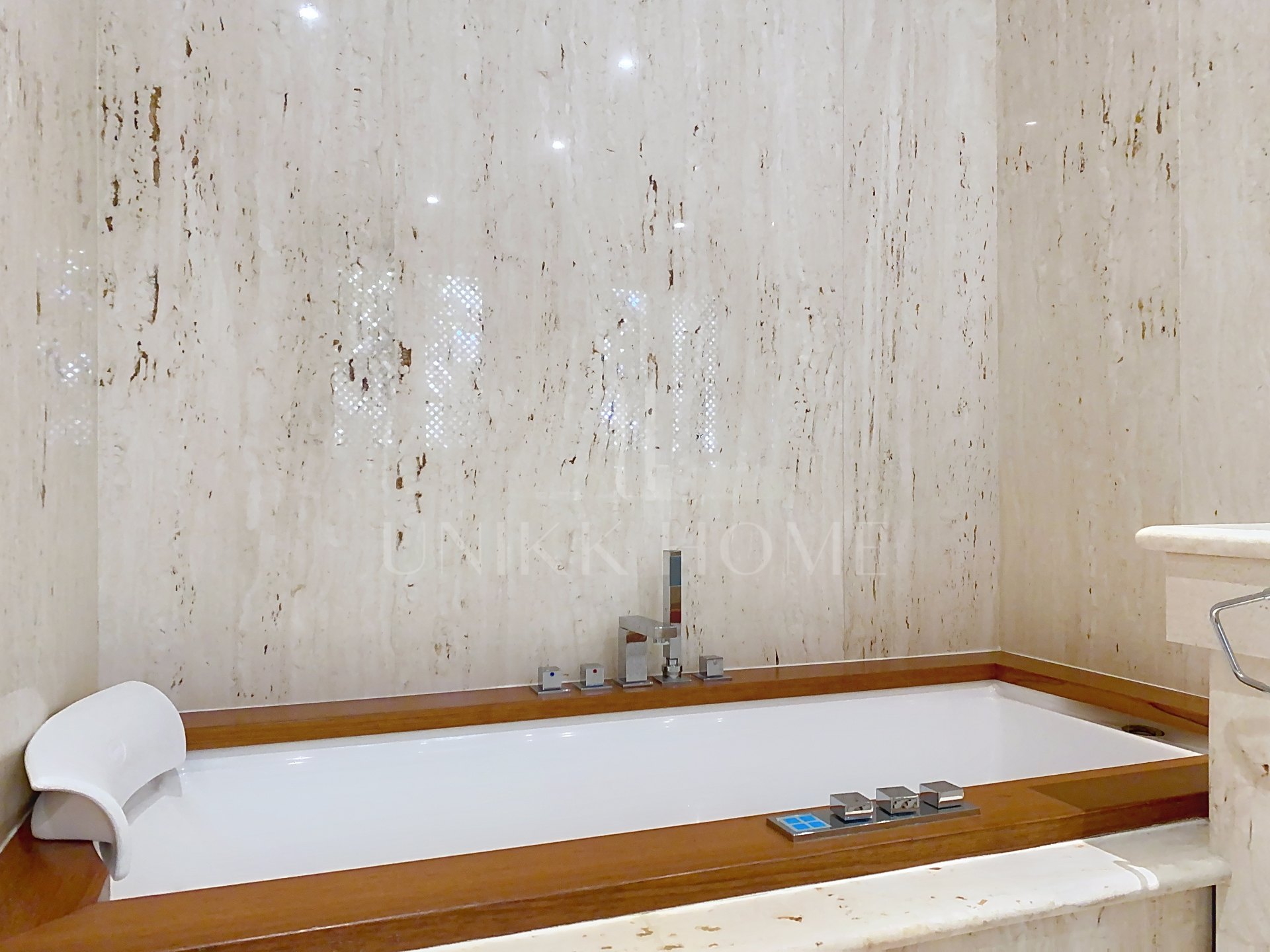 Exclusive high-end apartment with direct sea views on the beachfront - Doncella Beach, Estepona