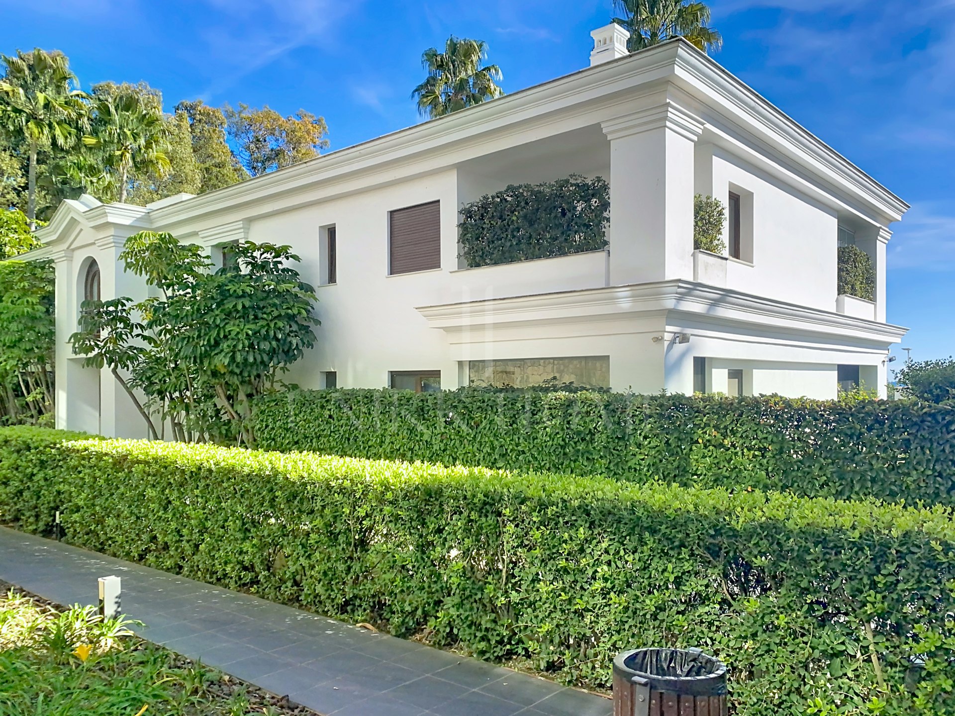 Exclusive high-end apartment with direct sea views on the beachfront - Doncella Beach, Estepona