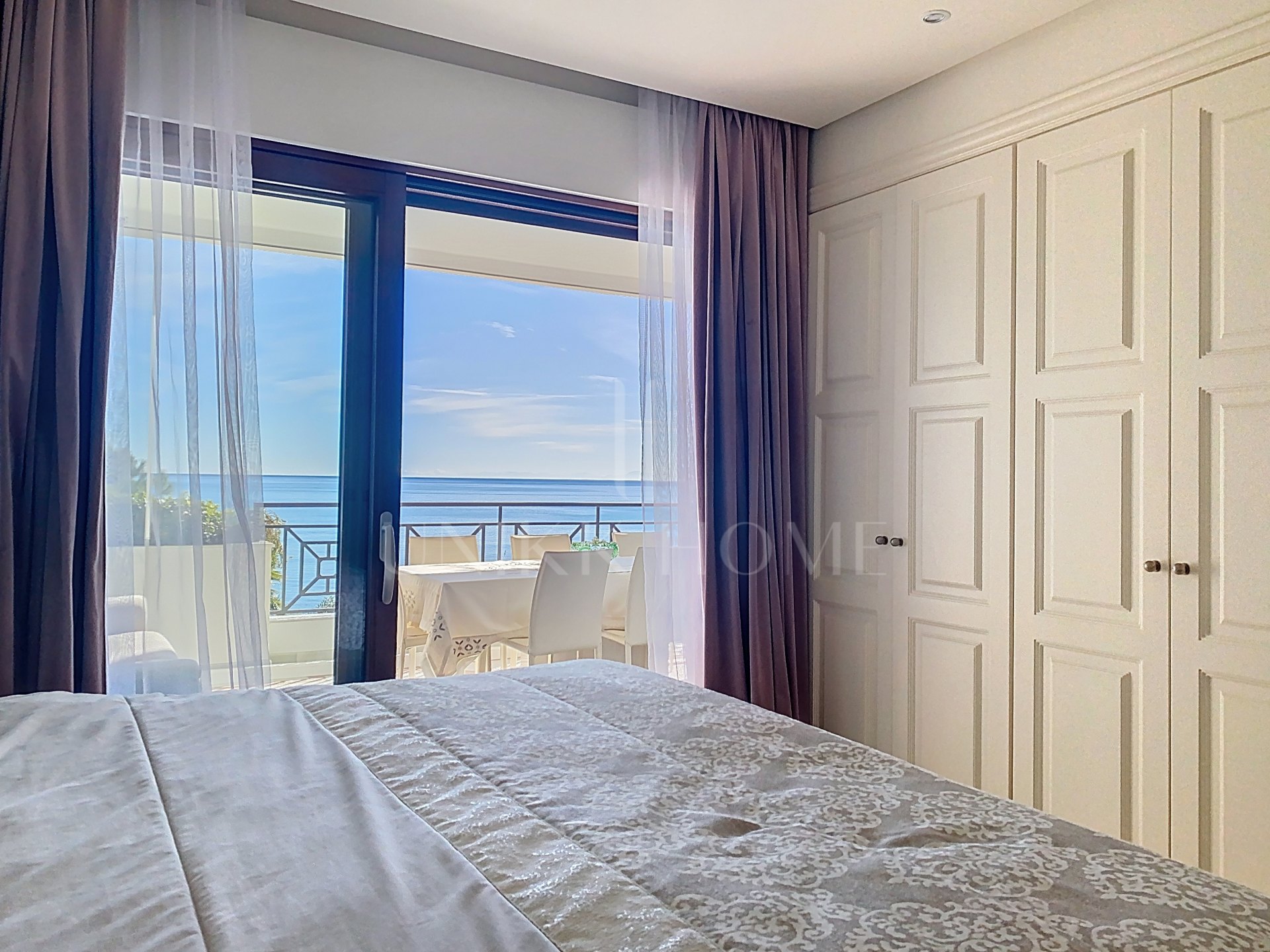 Exclusive high-end apartment with direct sea views on the beachfront - Doncella Beach, Estepona