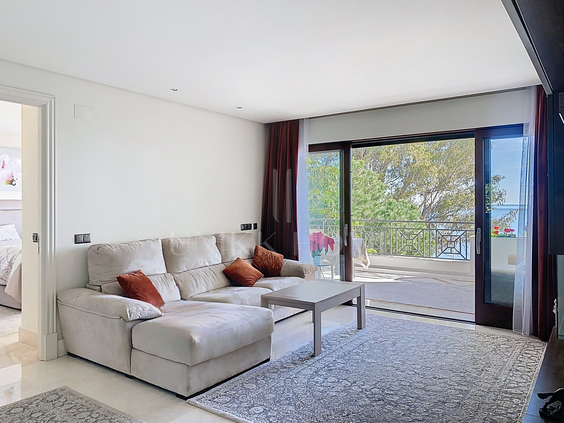 Exclusive high-end apartment with direct sea views on the beachfront - Doncella Beach, Estepona