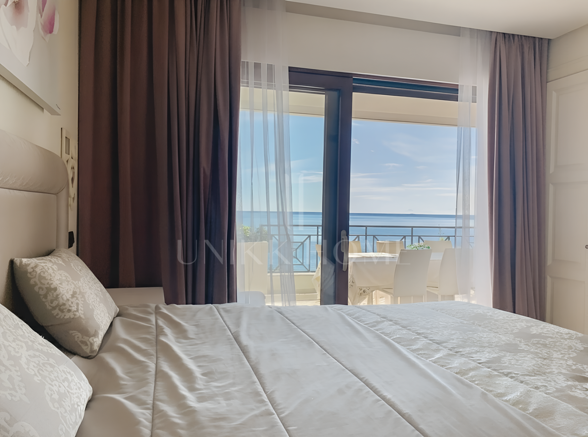 Exclusive high-end apartment with direct sea views on the beachfront - Doncella Beach, Estepona