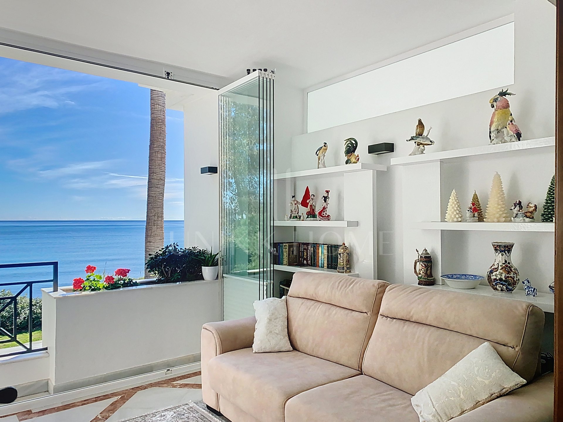 Exclusive high-end apartment with direct sea views on the beachfront - Doncella Beach, Estepona