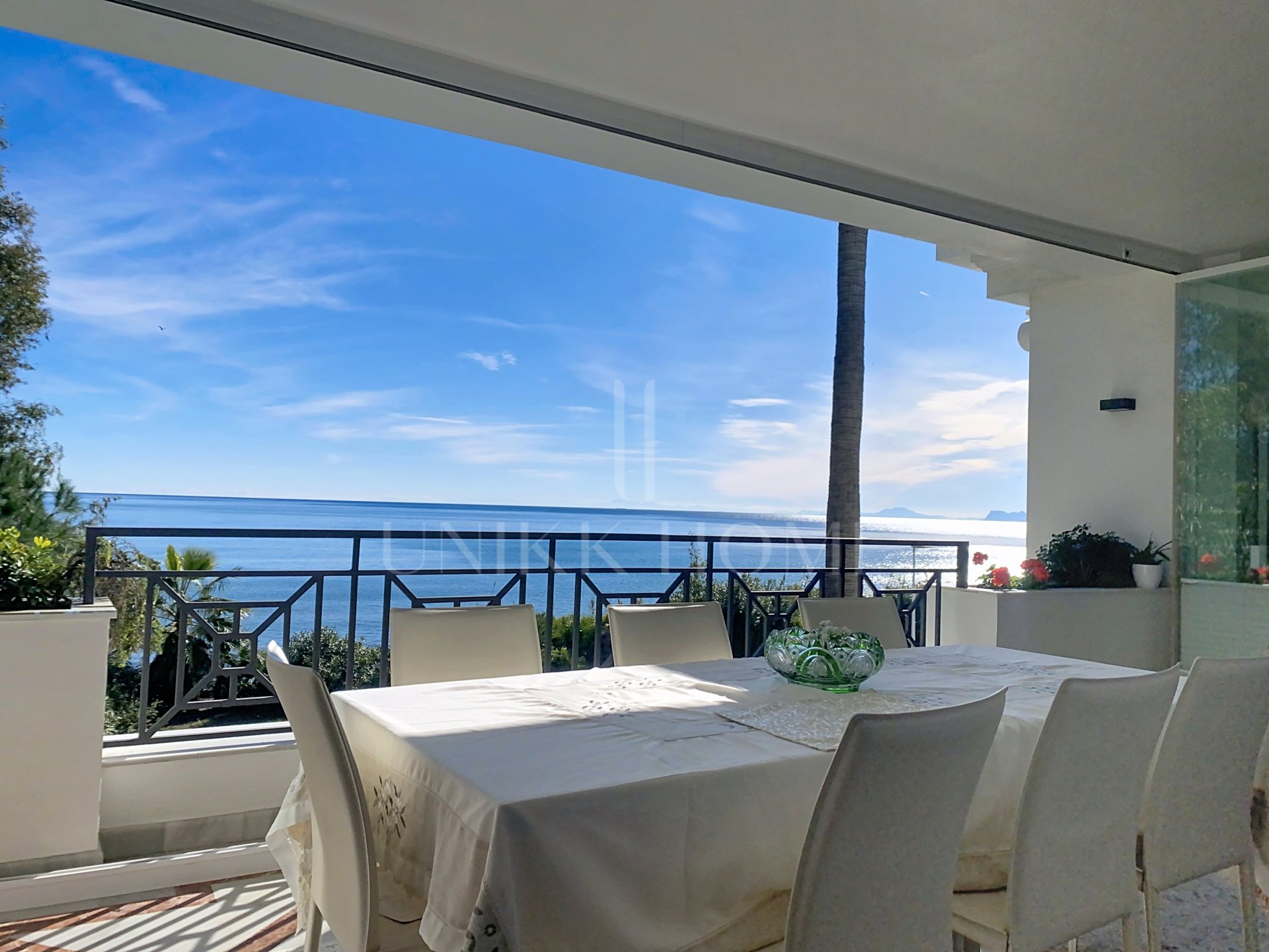 Exclusive high-end apartment with direct sea views on the beachfront - Doncella Beach, Estepona