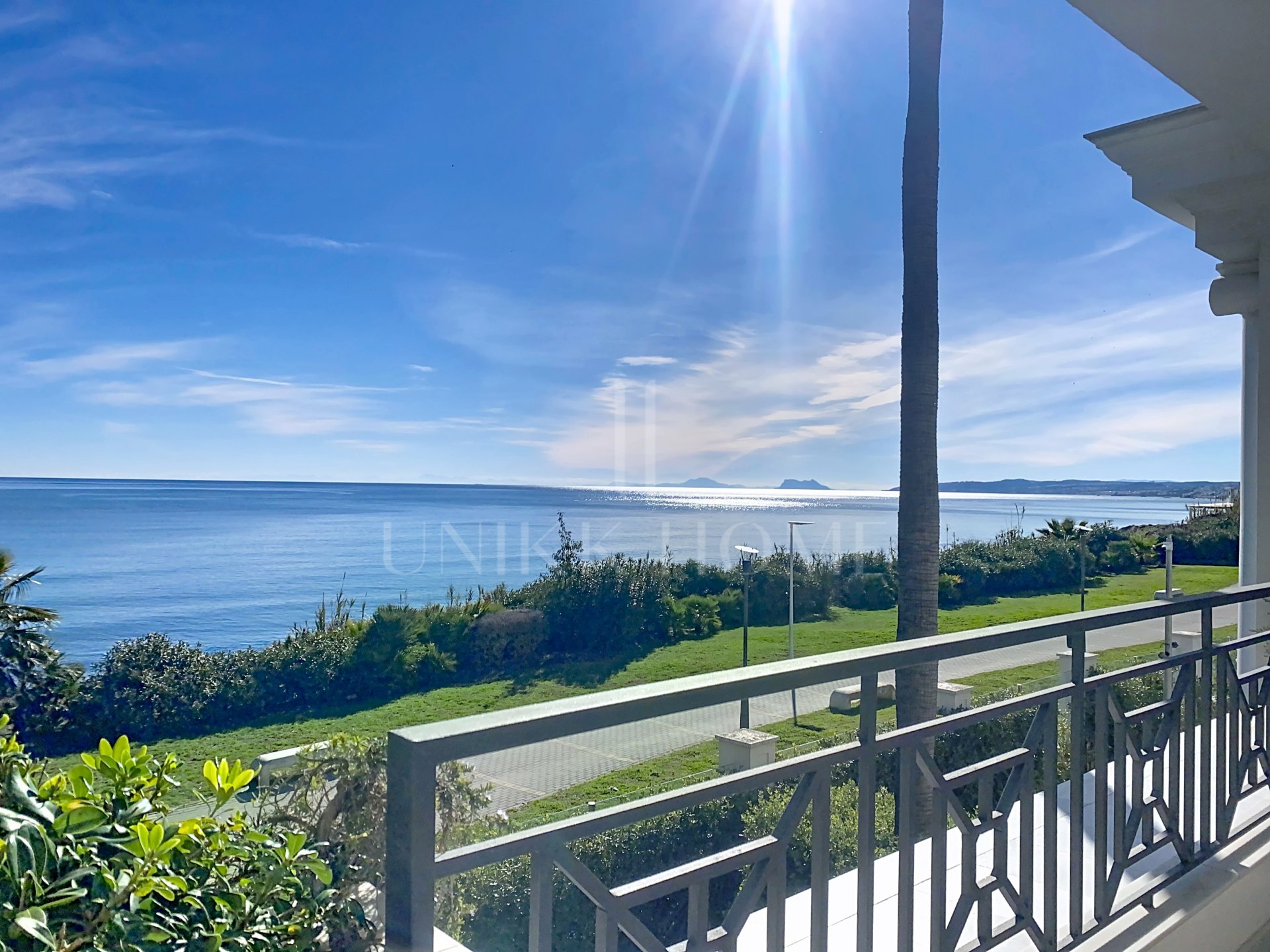 Exclusive high-end apartment with direct sea views on the beachfront - Doncella Beach, Estepona