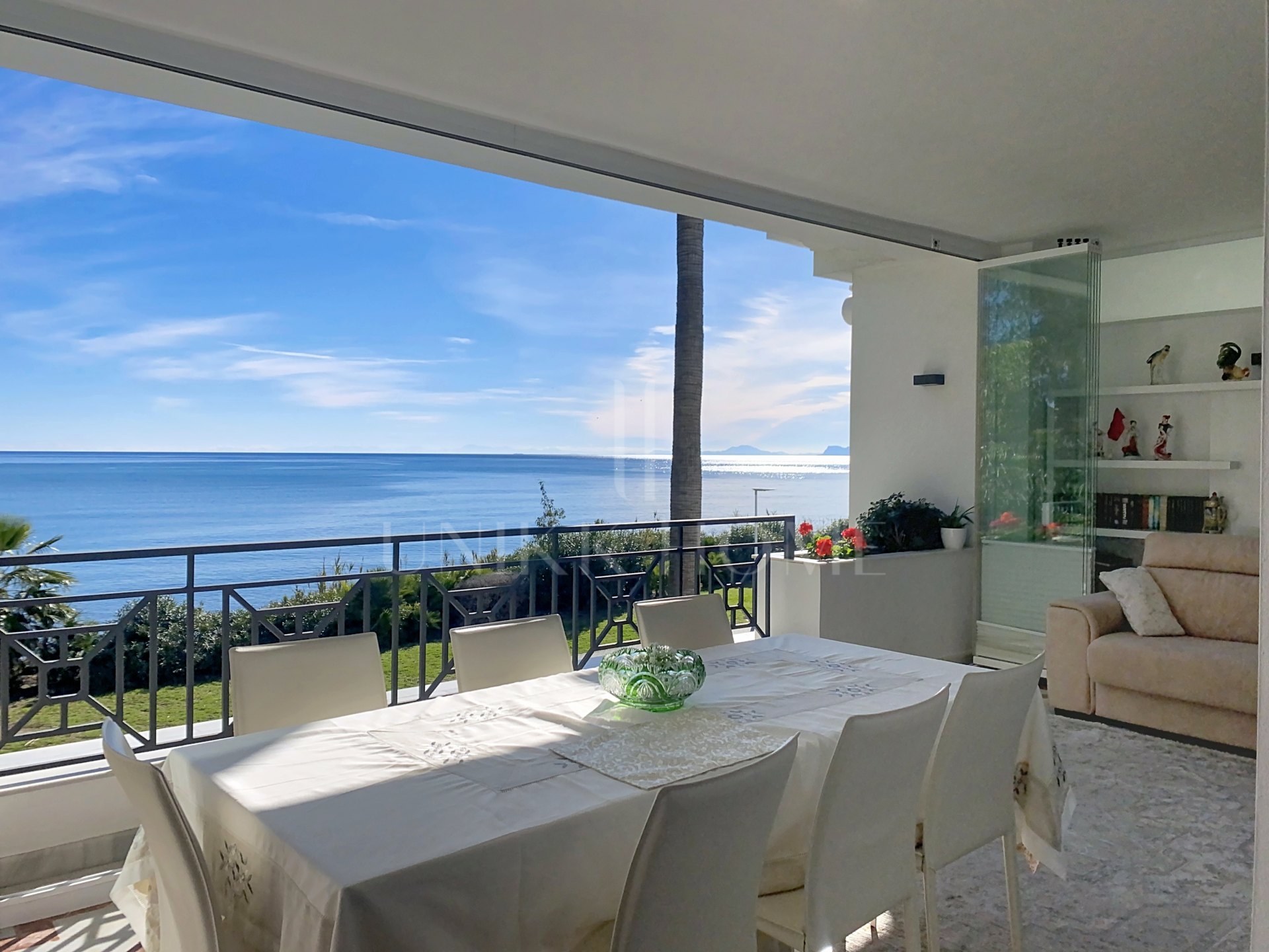 Exclusive high-end apartment with direct sea views on the beachfront - Doncella Beach, Estepona
