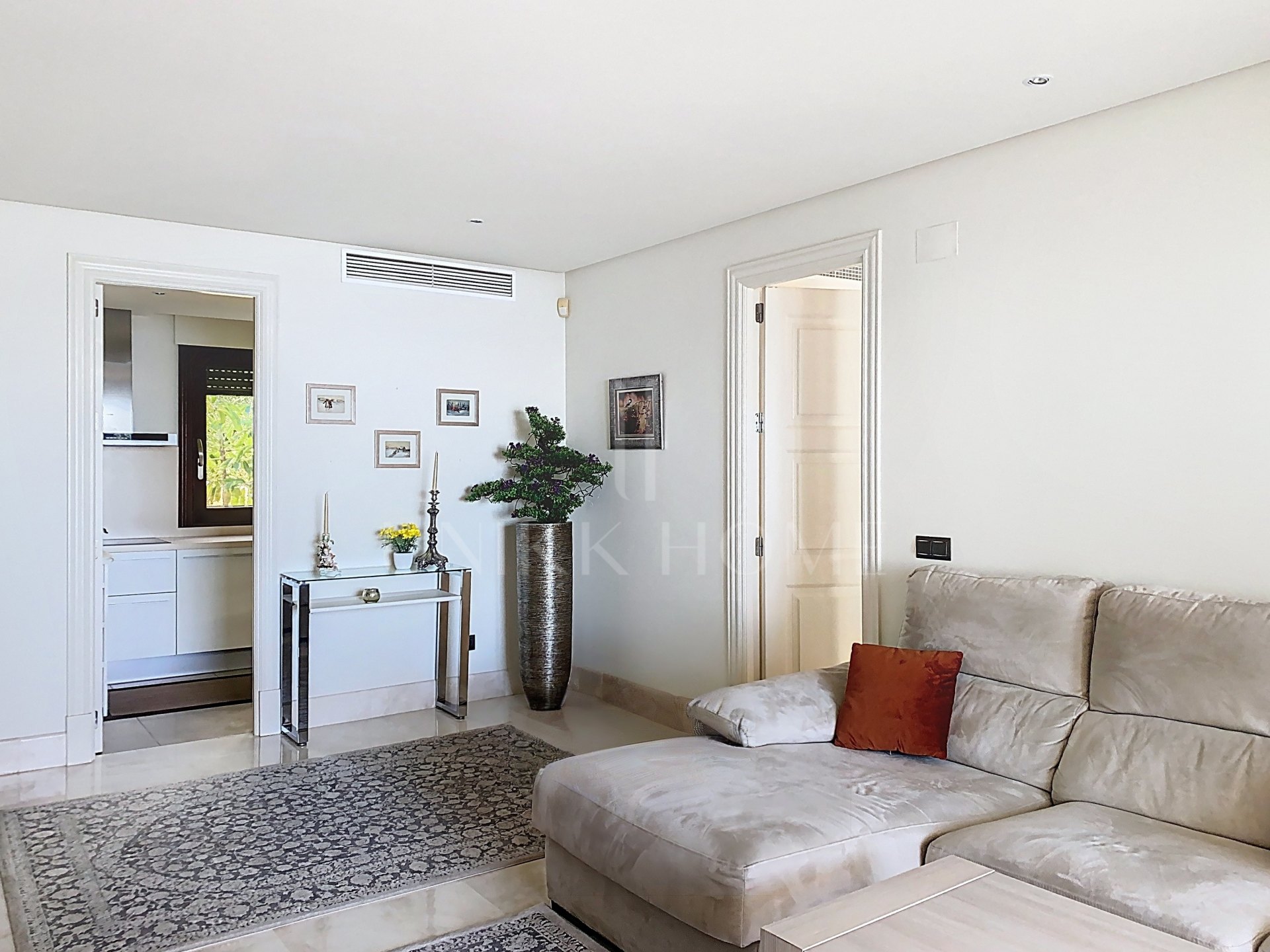 Exclusive high-end apartment with direct sea views on the beachfront - Doncella Beach, Estepona