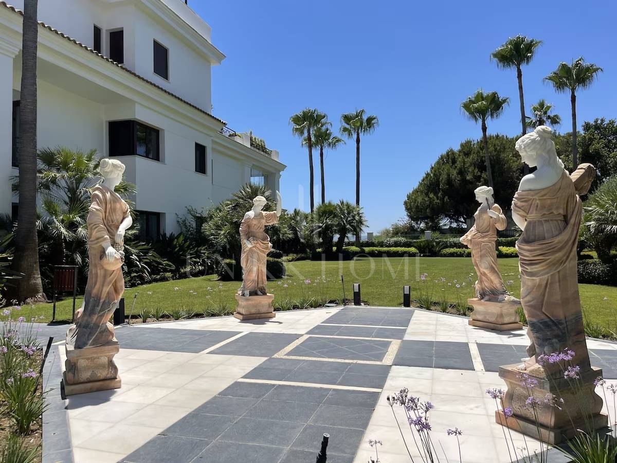 Exclusive high-end apartment with direct sea views on the beachfront - Doncella Beach, Estepona