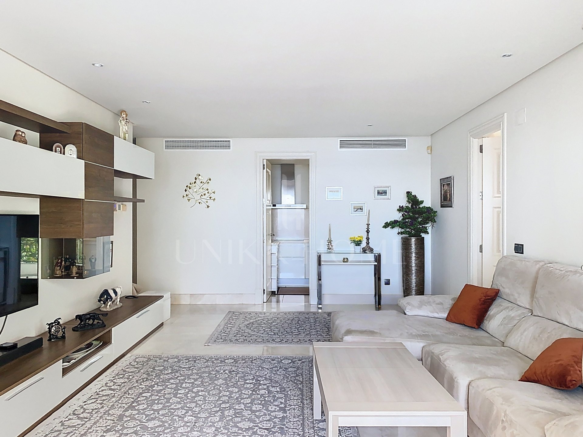 Exclusive high-end apartment with direct sea views on the beachfront - Doncella Beach, Estepona