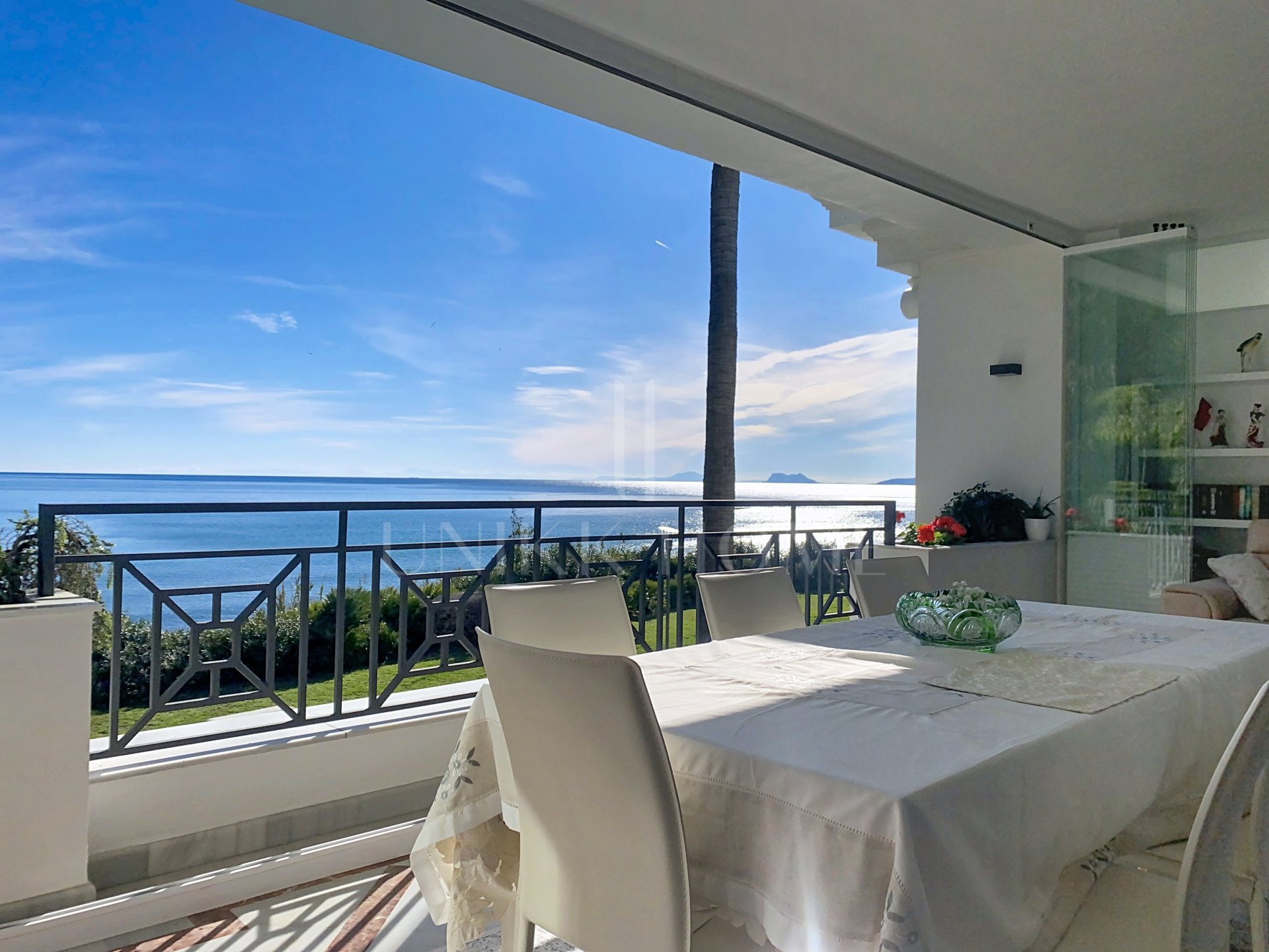 Exclusive high-end apartment with direct sea views on the beachfront - Doncella Beach, Estepona