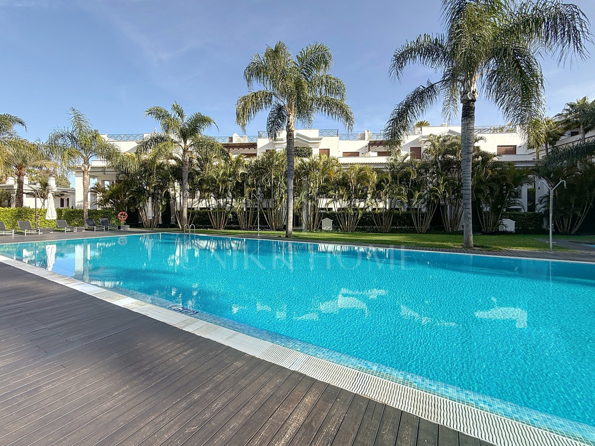 Exclusive high-end apartment with direct sea views on the beachfront - Doncella Beach, Estepona