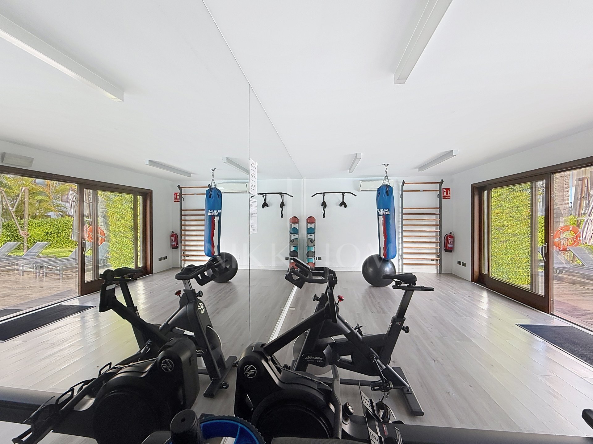 Exclusive high-end apartment with direct sea views on the beachfront - Doncella Beach, Estepona