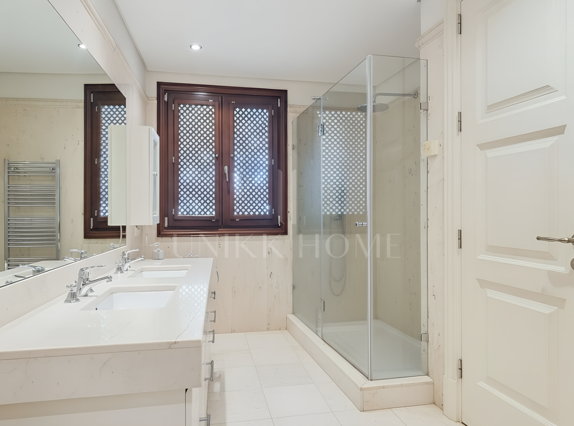 Exclusive high-end apartment with direct sea views on the beachfront - Doncella Beach, Estepona