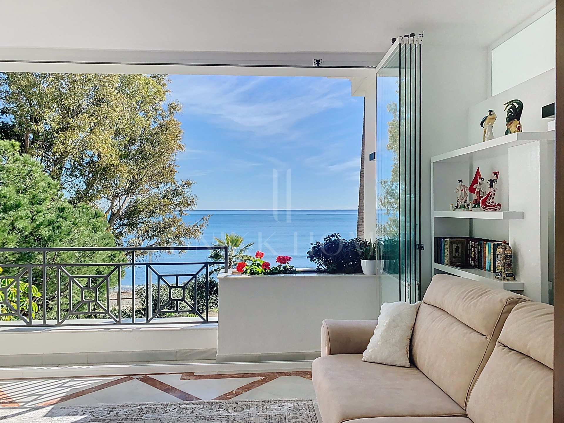 Exclusive high-end apartment with direct sea views on the beachfront - Doncella Beach, Estepona