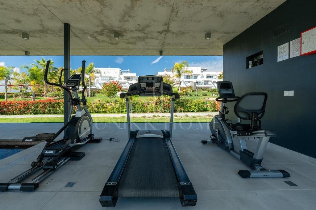 Moderno apartamento de 2 dormitorios en urbanización con sauna y gimnasio - Marqués de Guadalmina, Estepona Nueva Milla de Oro