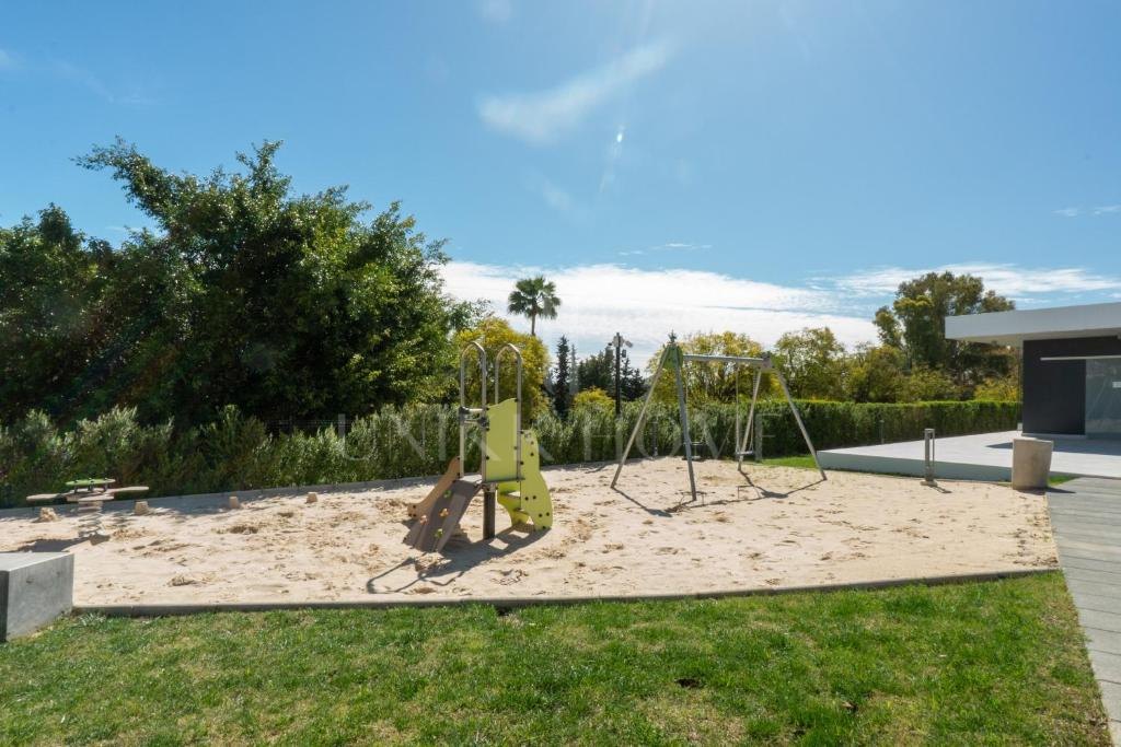 Moderno apartamento de 2 dormitorios en urbanización con sauna y gimnasio - Marqués de Guadalmina, Estepona Nueva Milla de Oro