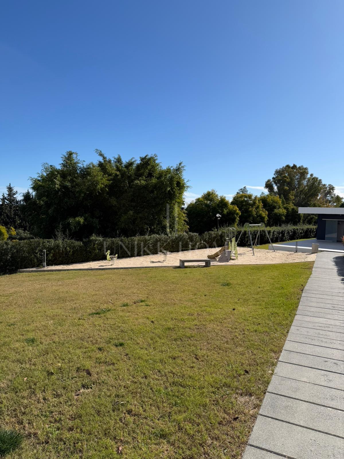 Moderno apartamento de 2 dormitorios en urbanización con sauna y gimnasio - Marqués de Guadalmina, Estepona Nueva Milla de Oro