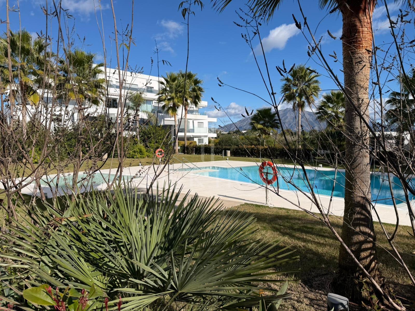 Moderno apartamento de 2 dormitorios en urbanización con sauna y gimnasio - Marqués de Guadalmina, Estepona Nueva Milla de Oro