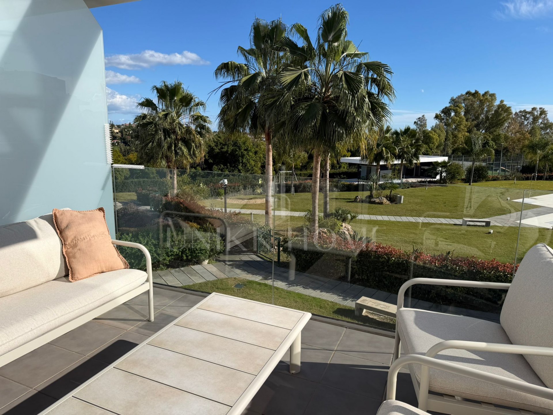 Moderno apartamento de 2 dormitorios en urbanización con sauna y gimnasio - Marqués de Guadalmina, Estepona Nueva Milla de Oro