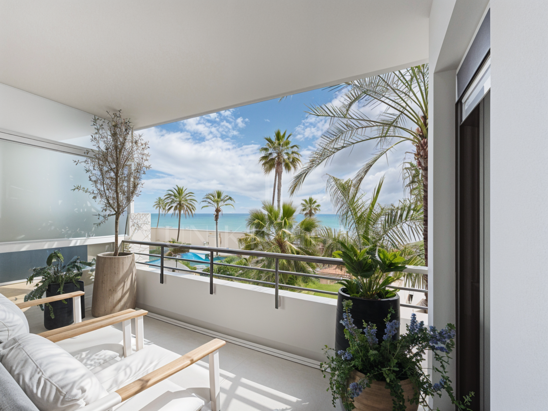 Renovated Seafront Apartment - Estepona Promenade