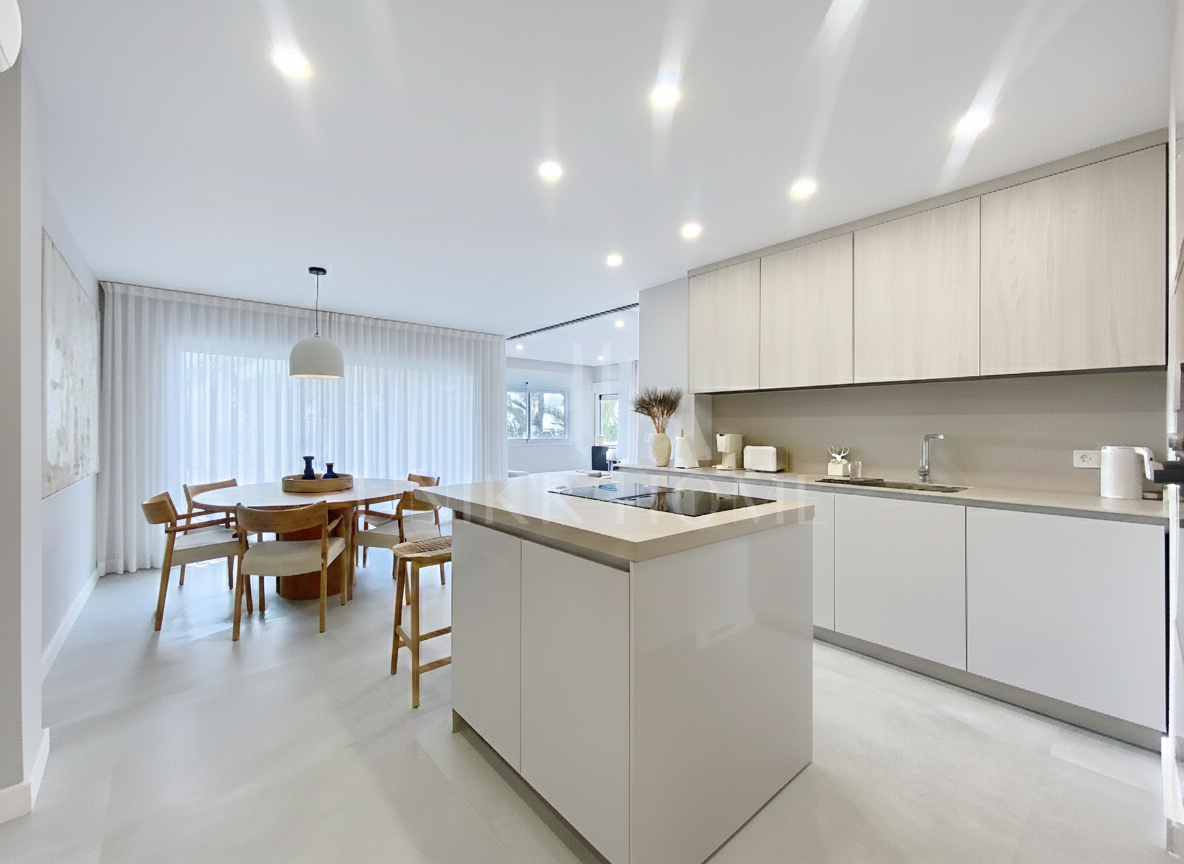 Renovated Seafront Apartment - Estepona Promenade