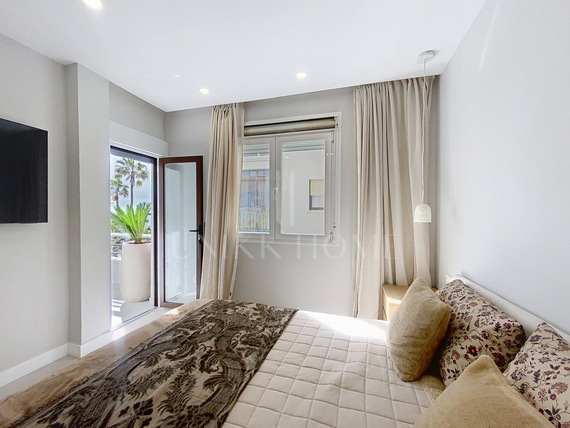 Renovated Seafront Apartment - Estepona Promenade