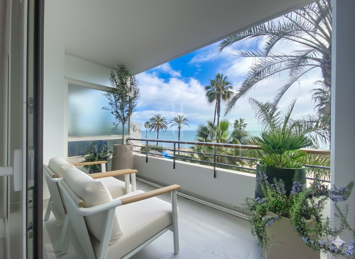 Renovated Seafront Apartment - Estepona Promenade
