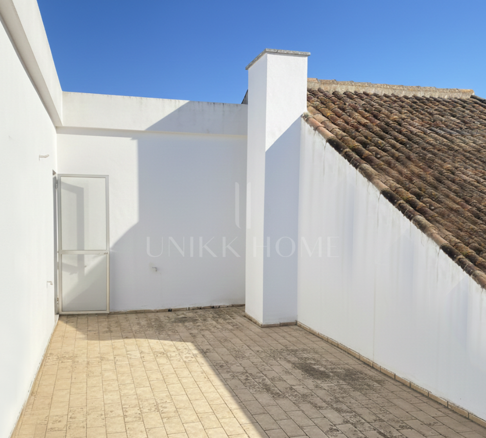 Spacious townhouse in Calvario, Estepona, with private patio and terraces