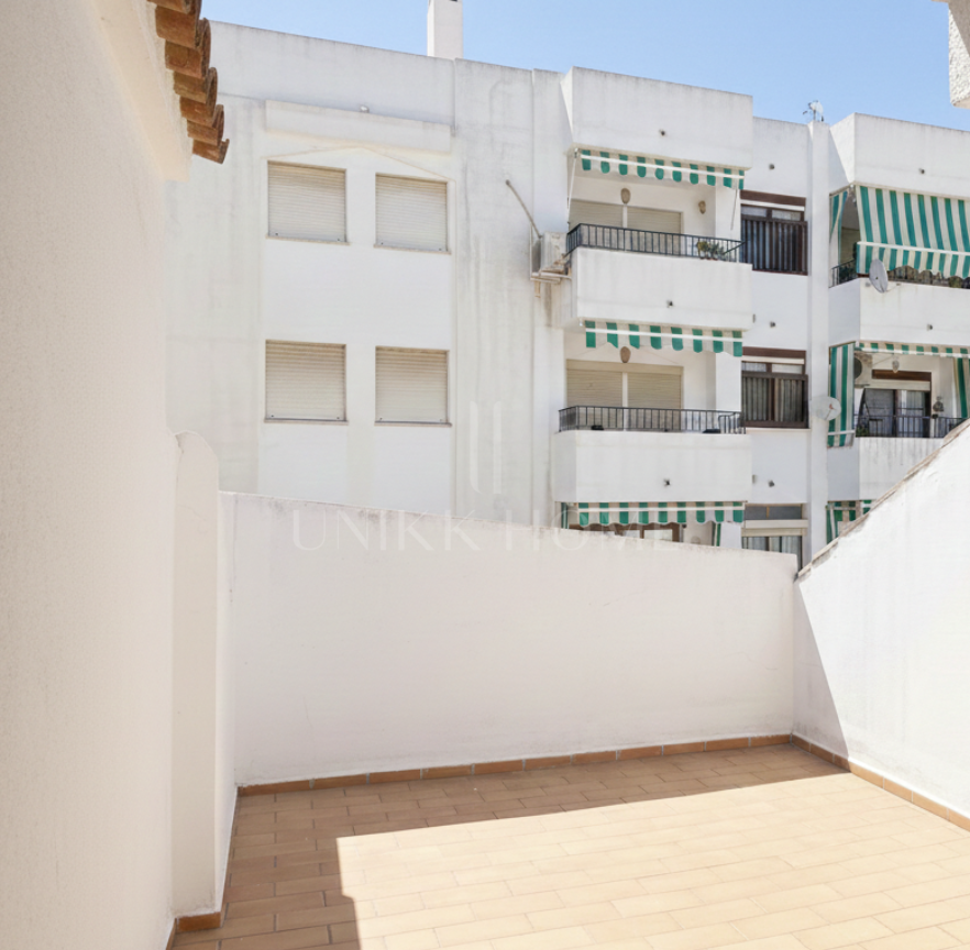 Spacious townhouse in Calvario, Estepona, with private patio and terraces