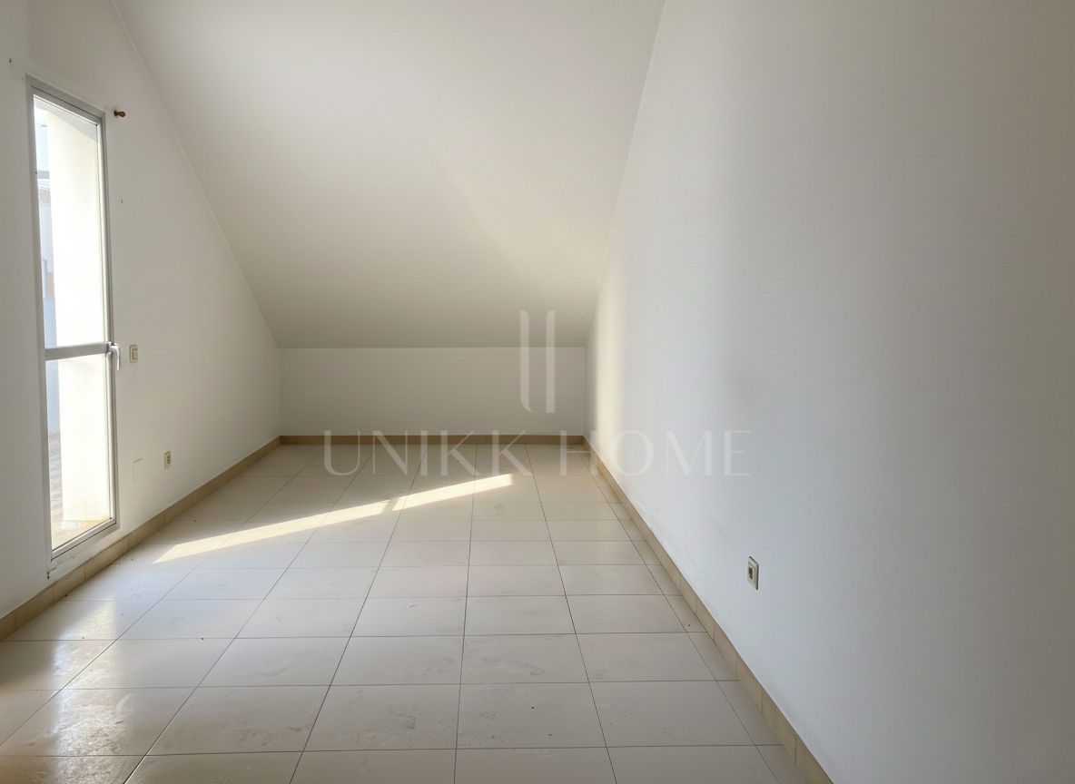 Spacious townhouse in Calvario, Estepona, with private patio and terraces