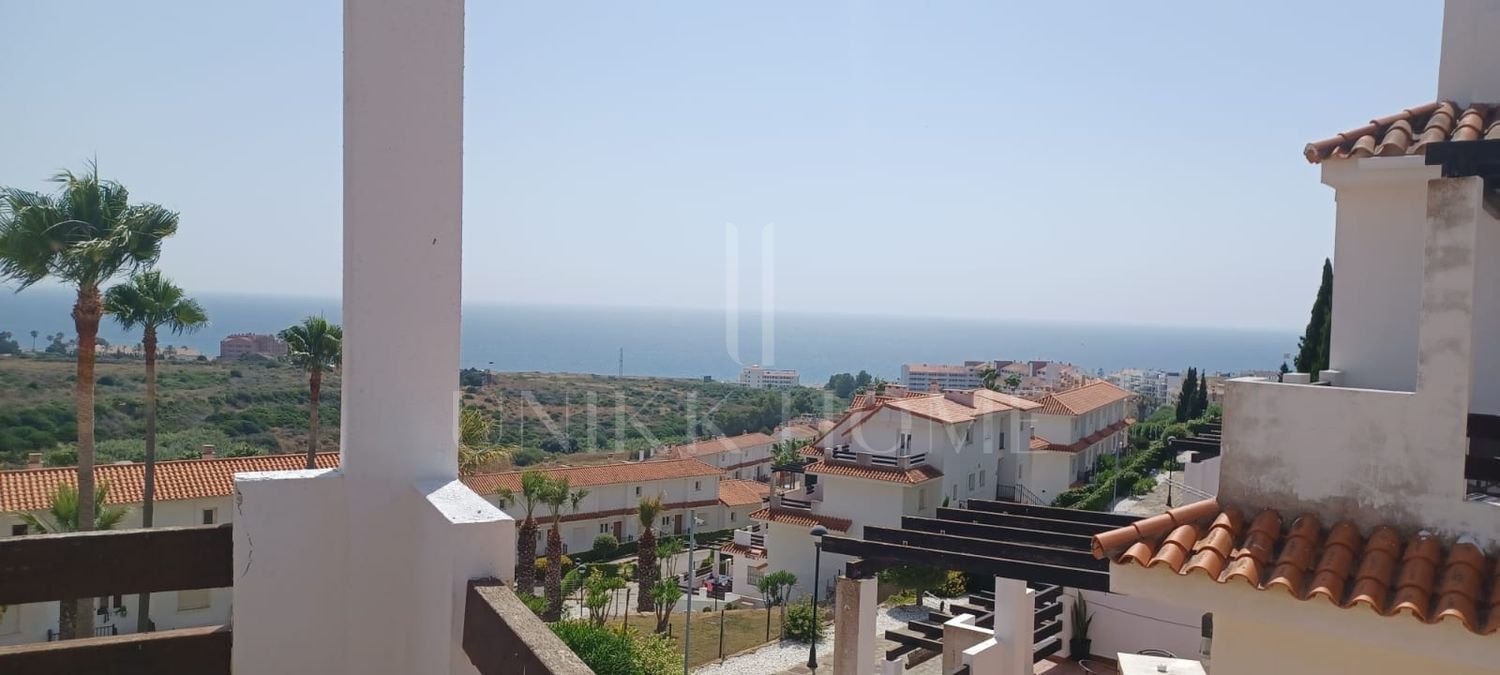 Brand new duplex penthouse apartment near the beach in Alcorrín, Manilva