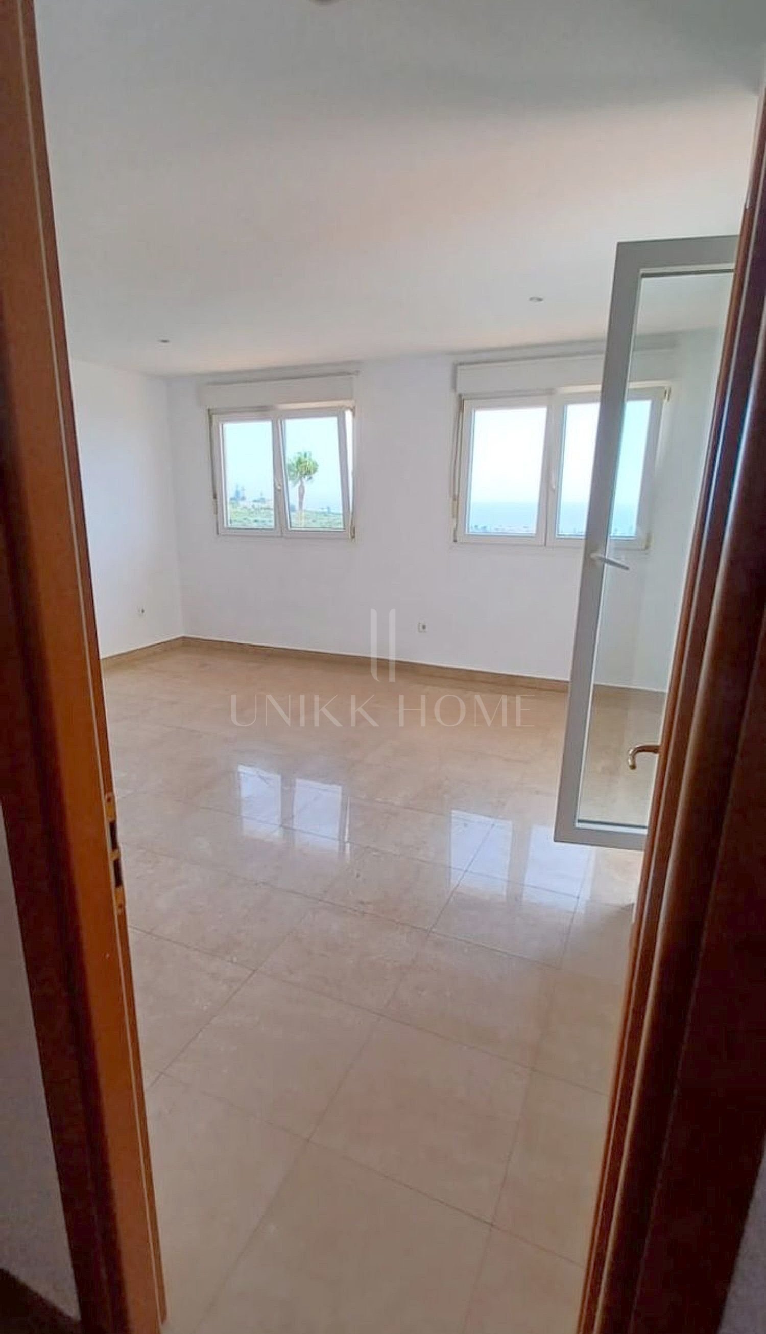 Brand new duplex penthouse apartment near the beach in Alcorrín, Manilva