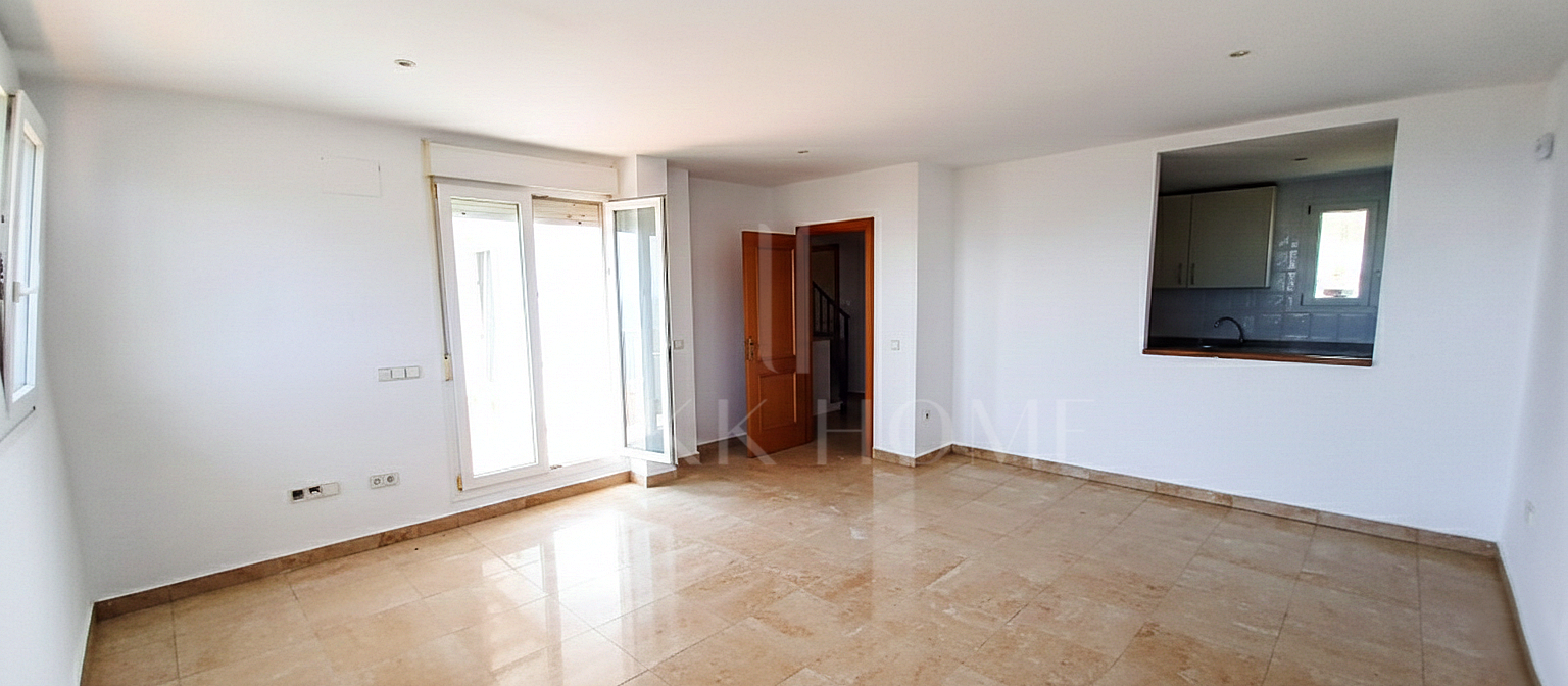Brand new duplex penthouse apartment near the beach in Alcorrín, Manilva