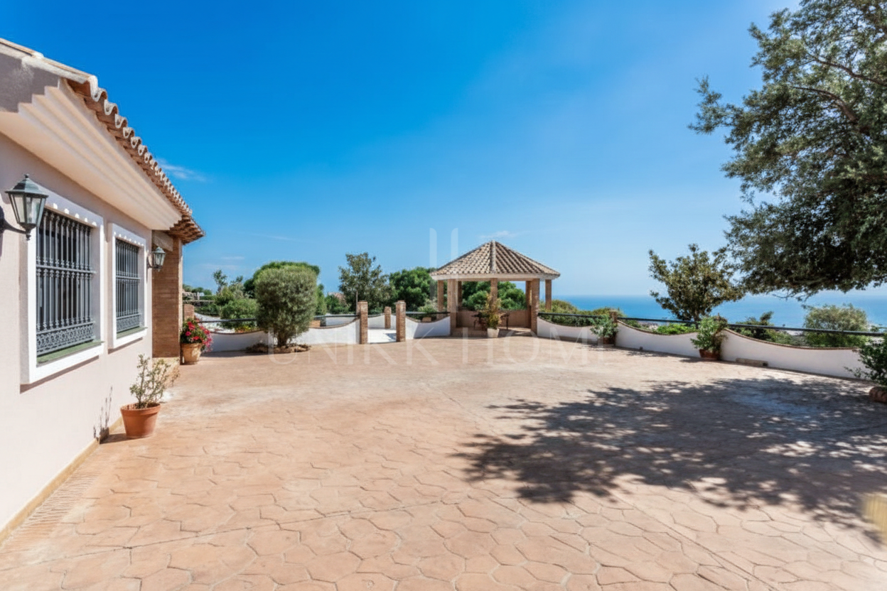 Panoramic Sea View Andalusian Villa Just Minutes from Estepona - Los Reales