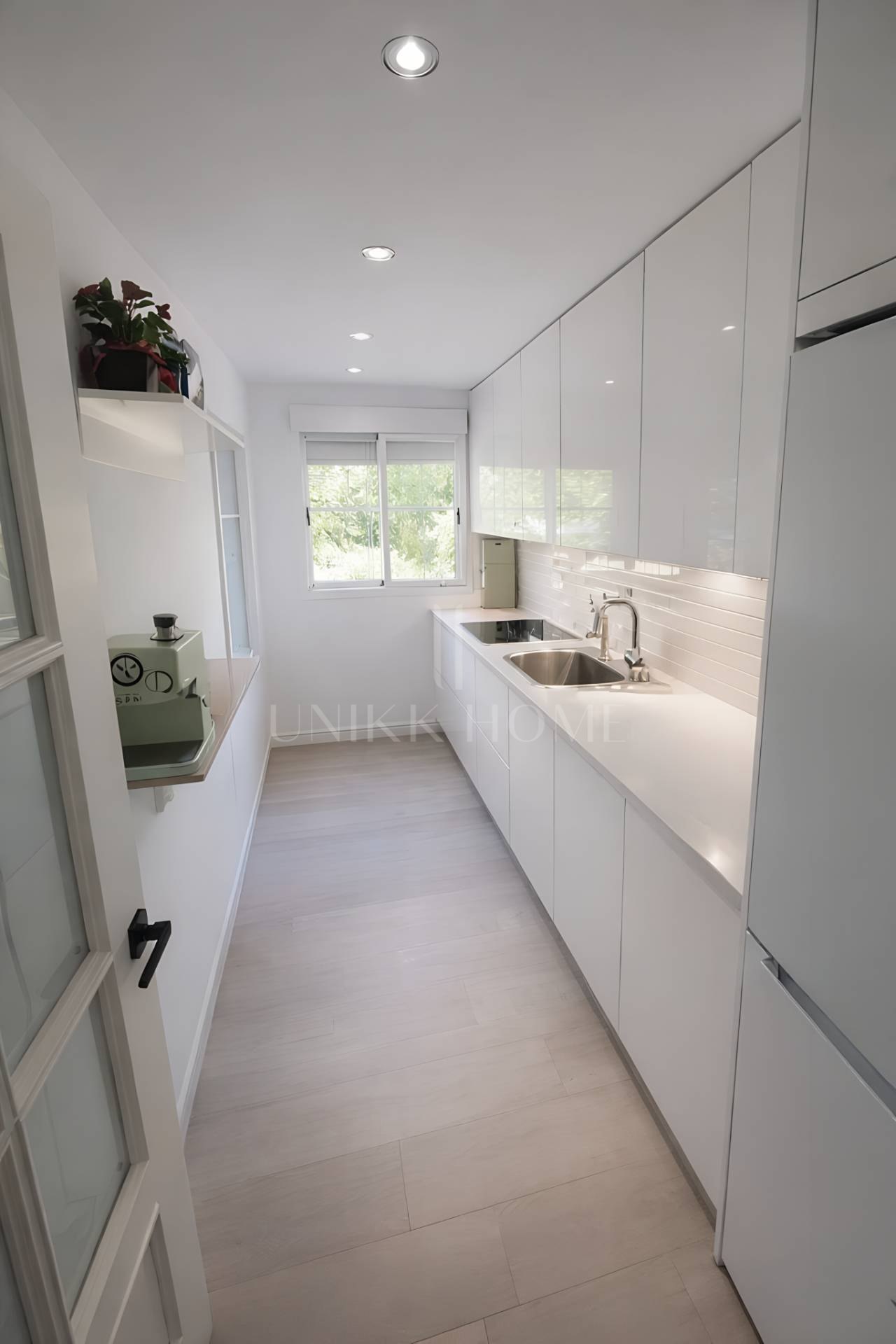 Apartamento reformado con garaje, trastero y piscina, cerca del casco histórico de Estepona - Centro